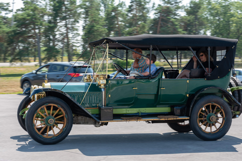 Illustration for article titled Horseless Carriages Visit Our Museum